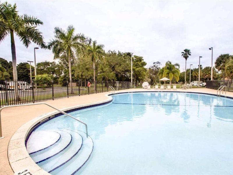Gasthof Sleep Miami Airport 2*